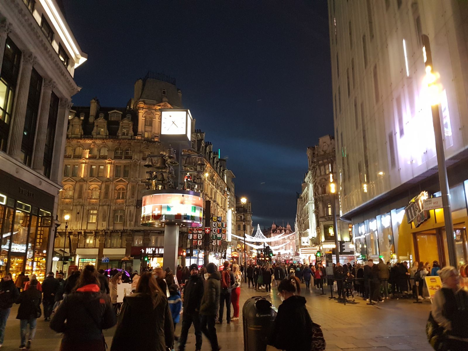 London 2021 night