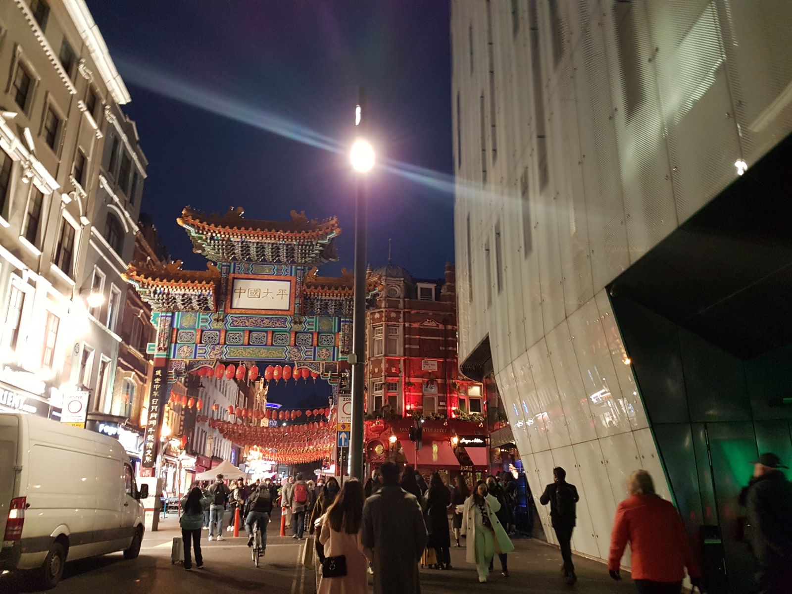 London 2021 night