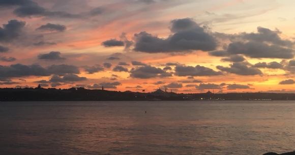 stanbulu dinliyorum gzlerim kapal